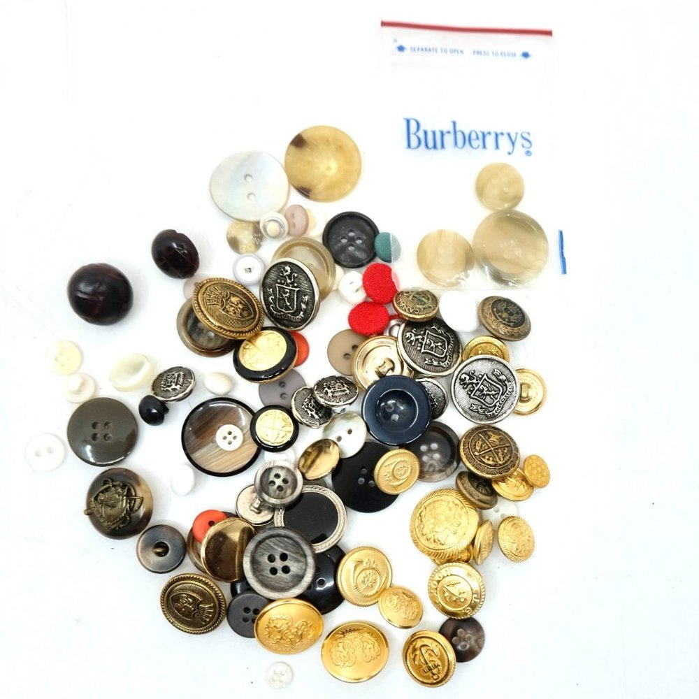 VINTAGE LOT OF MIXED BUTTONS INCLUDING BURBERRY